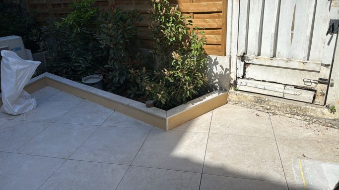 Terrasse et aménagement Terrasse rénovée avec jardinière et bordures